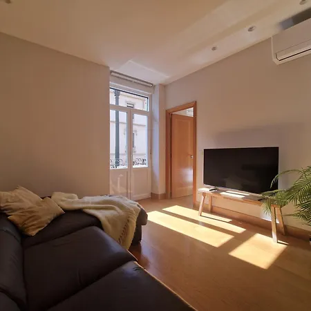 Centrico Con Encantador Mirador By Aloha Daire