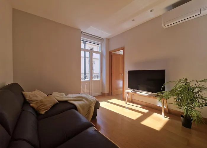 Centrico Con Encantador Mirador By Aloha Daire